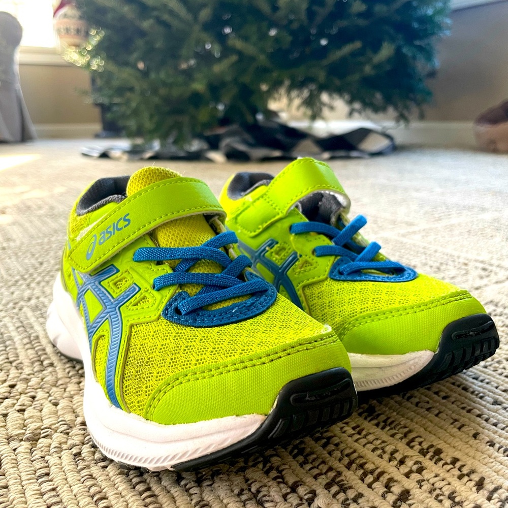 ASICS boys athletic sneakers. Size 11 little kid.